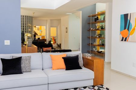 Casa de condomínio para alugar com 350m², 4 quartos e 4 vagasSala