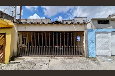 Casa à venda com 115m², 2 quartos e 2 vagas Casa à venda com 115m², 2 quartos e 2 vagasFachada