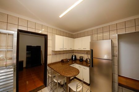 Casa à venda com 115m², 2 quartos e 2 vagas Casa à venda com 115m², 2 quartos e 2 vagasCozinha