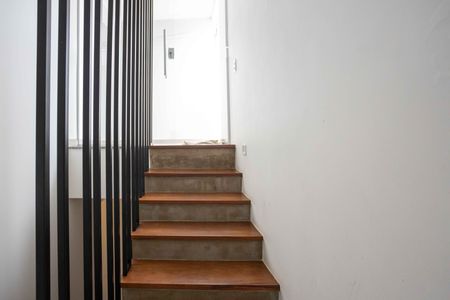 Casa para alugar com 240m², 3 quartos e 4 vagasEscada