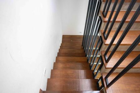 Casa para alugar com 240m², 3 quartos e 4 vagasEscada