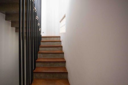 Casa para alugar com 240m², 3 quartos e 4 vagasEscada