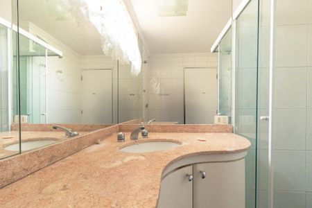 Apartamento à venda com 92m², 2 quartos e 1 vaga Apartamento à venda com 92m², 2 quartos e 1 vagaBanheiro da Suíte