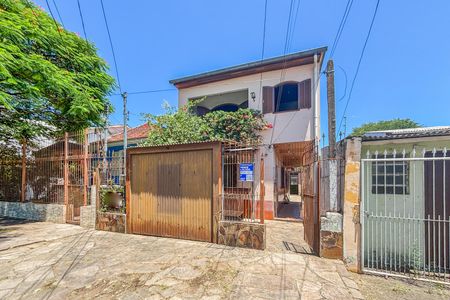 Casa à venda com 150m², 3 quartos e 1 vaga Casa à venda com 150m², 3 quartos e 1 vagaFachada
