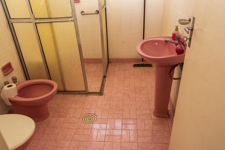 Casa para alugar com 140m², 3 quartos e 2 vagasBanheiro 2