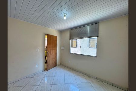 Casa à venda com 32m², 1 quarto e sem vagaSala