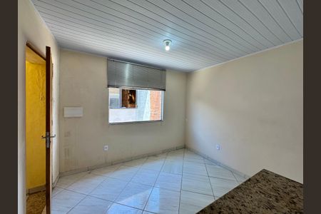 Casa à venda com 32m², 1 quarto e sem vagaSala
