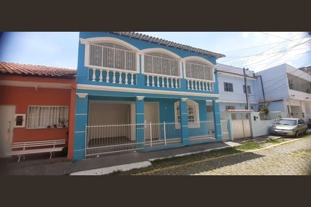 Casa de condomínio à venda com 190m², 3 quartos e 3 vagasFachada 