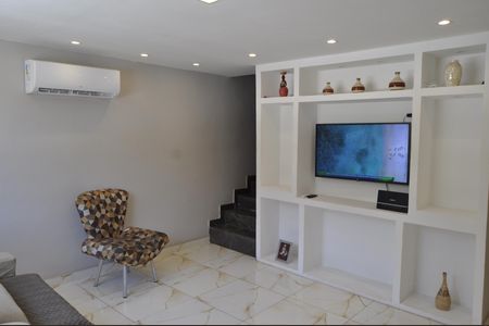 Casa de condomínio à venda com 145m², 2 quartos e 1 vagaSala