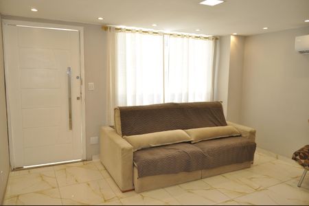 Casa de condomínio à venda com 145m², 2 quartos e 1 vagaSala