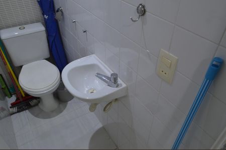 Apartamento à venda com 100m², 2 quartos e 2 vagas Apartamento à venda com 100m², 2 quartos e 2 vagasBanheiro de serviço