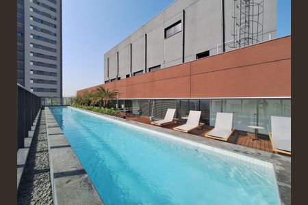 Studio para alugar com 30m², 1 quarto e sem vaga Studio para alugar com 30m², 1 quarto e sem vagaÁrea comum - Piscina