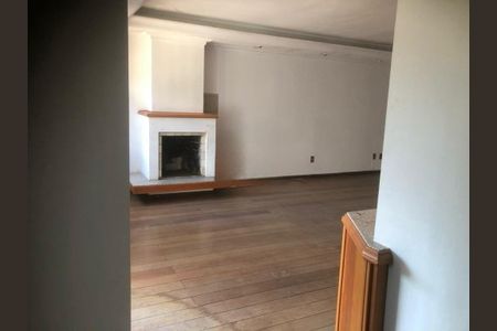 Casa à venda com 460m², 4 quartos e 4 vagasSala