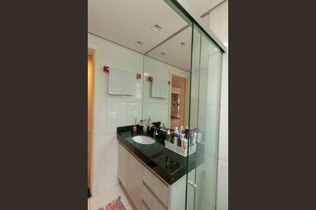 Apartamento à venda com 180m², 3 quartos e 2 vagas Apartamento à venda com 180m², 3 quartos e 2 vagasBanheiro Suite