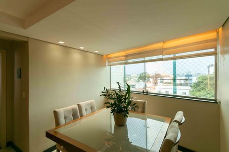 Apartamento à venda com 180m², 3 quartos e 2 vagas Apartamento à venda com 180m², 3 quartos e 2 vagasSala de Jantar