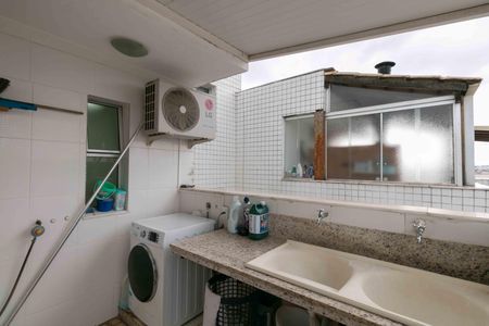 Apartamento à venda com 180m², 3 quartos e 2 vagas Apartamento à venda com 180m², 3 quartos e 2 vagasÁrea de Serviço