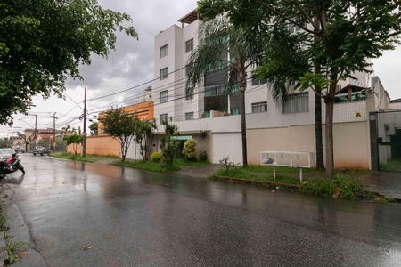 Apartamento à venda com 180m², 3 quartos e 2 vagas Apartamento à venda com 180m², 3 quartos e 2 vagasFachada