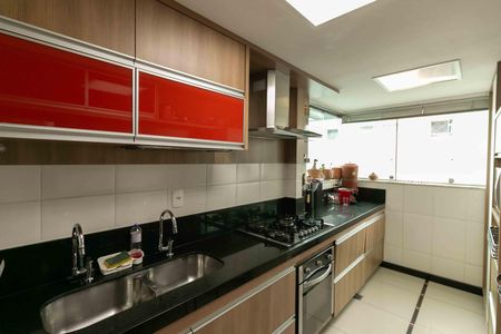 Apartamento à venda com 180m², 3 quartos e 2 vagas Apartamento à venda com 180m², 3 quartos e 2 vagasCozinha