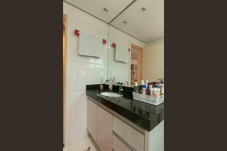 Apartamento à venda com 180m², 3 quartos e 2 vagas Apartamento à venda com 180m², 3 quartos e 2 vagasBanheiro Suite