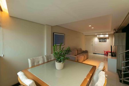 Apartamento à venda com 180m², 3 quartos e 2 vagas Apartamento à venda com 180m², 3 quartos e 2 vagasSala de Jantar