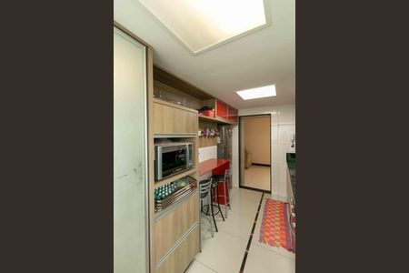 Apartamento à venda com 180m², 3 quartos e 2 vagas Apartamento à venda com 180m², 3 quartos e 2 vagasCozinha