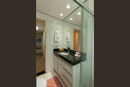 Apartamento à venda com 180m², 3 quartos e 2 vagas Apartamento à venda com 180m², 3 quartos e 2 vagasBanheiro Social