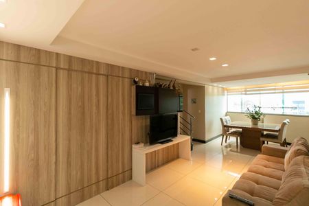 Apartamento à venda com 180m², 3 quartos e 2 vagas Apartamento à venda com 180m², 3 quartos e 2 vagasSala de TV