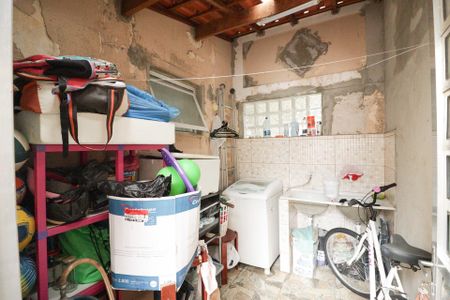 Casa à venda com 100m², 3 quartos e 2 vagas Casa à venda com 100m², 3 quartos e 2 vagasQuintal e Área de Serviço