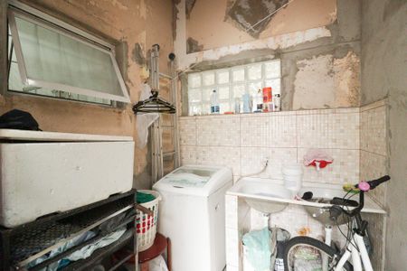 Casa à venda com 100m², 3 quartos e 2 vagas Casa à venda com 100m², 3 quartos e 2 vagasQuintal e Área de Serviço