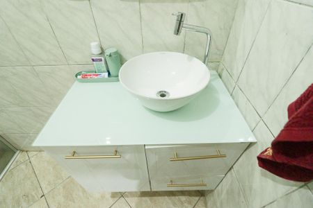 Casa à venda com 100m², 3 quartos e 2 vagas Casa à venda com 100m², 3 quartos e 2 vagasBanheiro