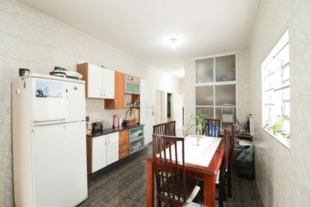 Casa à venda com 100m², 3 quartos e 2 vagas Casa à venda com 100m², 3 quartos e 2 vagasCozinha