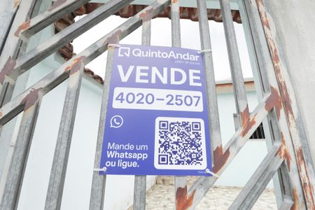 Casa à venda com 100m², 3 quartos e 2 vagas Casa à venda com 100m², 3 quartos e 2 vagasFachada e placa