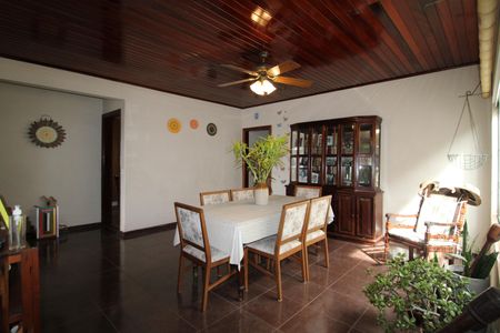 Casa à venda com 336m², 4 quartos e 3 vagasSala