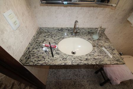 Casa à venda com 336m², 4 quartos e 3 vagasBanheiro 1