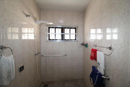 Casa à venda com 336m², 4 quartos e 3 vagasBanheiro 1