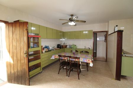 Casa à venda com 336m², 4 quartos e 3 vagasCozinha