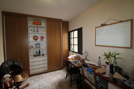 Casa à venda com 336m², 4 quartos e 3 vagasQuarto 2