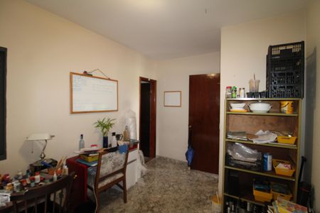 Casa à venda com 336m², 4 quartos e 3 vagasQuarto 2