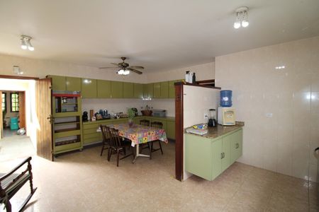 Casa à venda com 336m², 4 quartos e 3 vagasCozinha