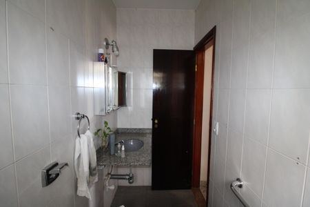 Casa à venda com 336m², 4 quartos e 3 vagasBanheiro 2