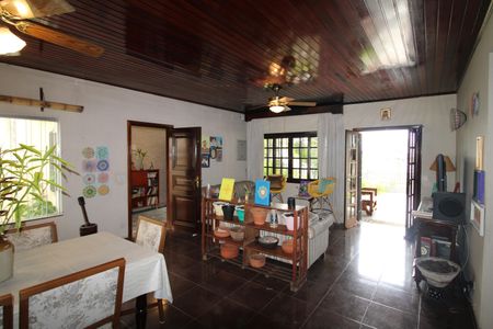 Casa à venda com 336m², 4 quartos e 3 vagasSala