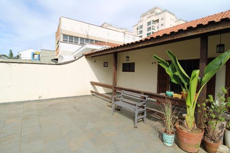Casa à venda com 336m², 4 quartos e 3 vagasQuintal