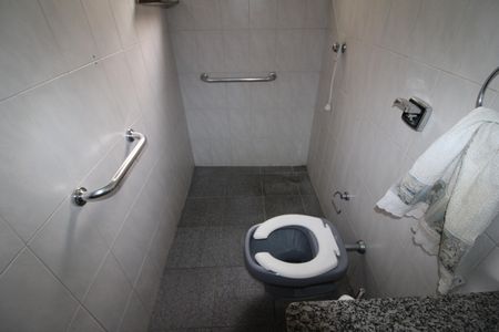 Casa à venda com 336m², 4 quartos e 3 vagasBanheiro 2