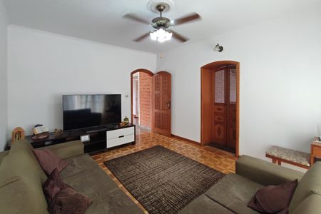 Casa à venda com 178m², 3 quartos e 2 vagasSala de TV