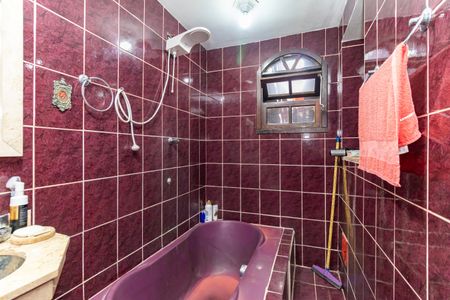 Casa à venda com 145m², 4 quartos e 2 vagas Casa à venda com 145m², 4 quartos e 2 vagasBanheiro da Suíte