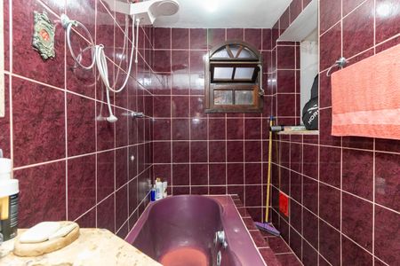 Casa à venda com 145m², 4 quartos e 2 vagas Casa à venda com 145m², 4 quartos e 2 vagasBanheiro da Suíte