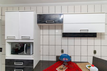 Casa à venda com 145m², 4 quartos e 2 vagas Casa à venda com 145m², 4 quartos e 2 vagasCozinha - Armários