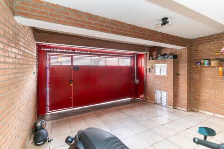 Casa à venda com 145m², 4 quartos e 2 vagas Casa à venda com 145m², 4 quartos e 2 vagasGaragem