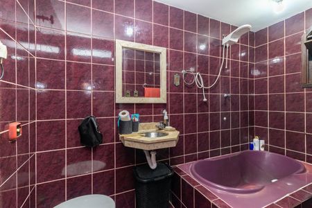 Casa à venda com 145m², 4 quartos e 2 vagas Casa à venda com 145m², 4 quartos e 2 vagasBanheiro da Suíte