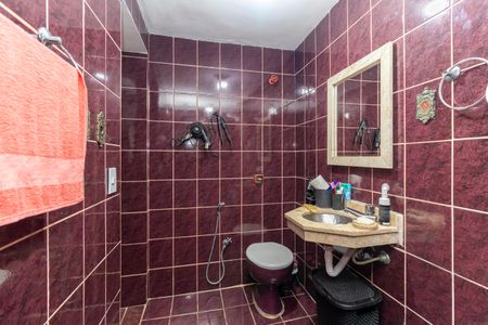 Casa à venda com 145m², 4 quartos e 2 vagas Casa à venda com 145m², 4 quartos e 2 vagasBanheiro da Suíte